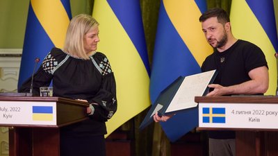 Прем'єрка Швеції подарувала Зеленському лист короля від 1711 року