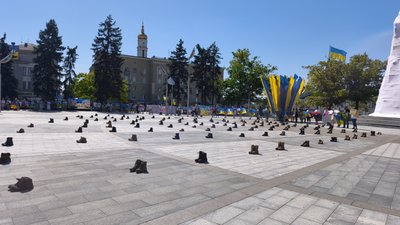 інсталяція з берців