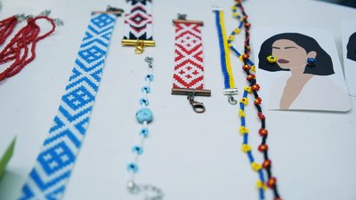 17 тисяч гривень за чотири місяці: вінничанка продає вироби з бісеру і допомагає ЗСУ 17 тисяч гривень за чотири місяці: вінничанка продає вироби з бісеру і допомагає ЗСУ