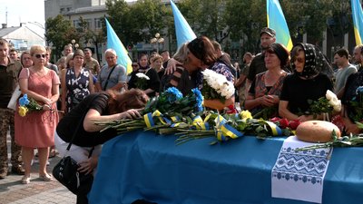 У Рівному попрощались із 30-річним військовим Олександром Балашовим У Рівному попрощались із 30-річним військовим Олександром Балашовим