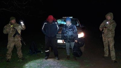 На Одещині прикордонники затримали чоловіків, які незаконно намагалися перетнути кордон На Одещині прикордонники затримали чоловіків, які незаконно намагалися перетнути кордон