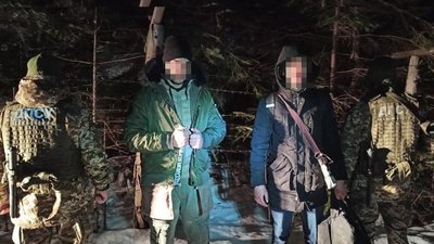 "Блукали лісом кілька днів". На кордоні Буковини з переохолодженням виявили двох іноземців