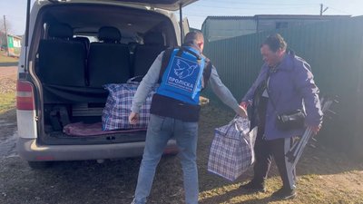 Евакуація на Чернігівщині: з прикордонної Семенівки волонтери евакуювали родину до Ніжина