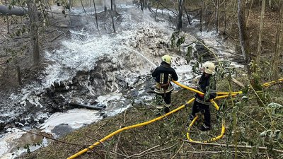 Поблизу села Стримба на Івано-Франківщині вибухнув нафтопровід. Травмувалися люди Поблизу села Стримба на Івано-Франківщині вибухнув нафтопровід. Травмувалися люди