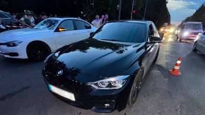 Фото з місця ДТП на перехресті Виговського-Кульчицької у Львові