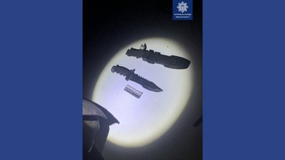 Двоє черкащан погрожували жінці ножем: хлопців затримали