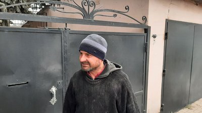 "Це жахливо. Ракета не обирає до кого прилетіти": очевидці про ранковий ракетний обстріл Запоріжжя "Це жахливо. Ракета не обирає до кого прилетіти": очевидці про ранковий ракетний обстріл Запоріжжя
