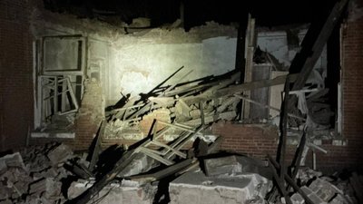 Зруйнований влучанням будинок в Харківській області, 20 квітня 2026 року