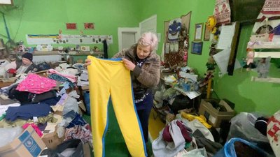 Миколаївські волонтерки-швачки виготовляють для ЗСУ теплий одяг та аксесуари Миколаївські волонтерки-швачки виготовляють для ЗСУ теплий одяг та аксесуари