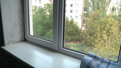 У Херсоні поліція встановлює причини смерті жінки, яка вистрибнула з вікна гуртожитку