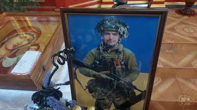 У Хмельницькому попрощались із Віктором Дралюком, який загинув на Херсонщині, 12 січня 2023. Фото: Суспільне Хмельницький.
