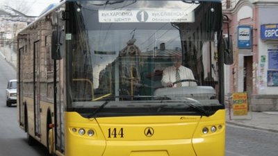 У Тернополі тимчасово не курсують тролейбуси,  громадський транспорт