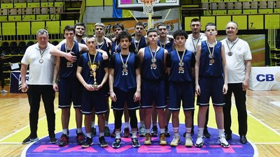 Команда "Ніко-Баскет" із нагородами та медалями Команда "Ніко-Баскет" із нагородами та медалями