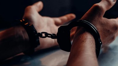 Наркотики, Франківськ, в'язниця, вушні палички