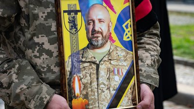 В Ужгороді попрощалися із загиблим військовим Олександром Пристаєю В Ужгороді попрощалися із загиблим військовим Олександром Пристаєю
