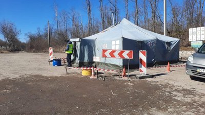 Дорожники на трасі розгорнули пункт обігріву: потрібна допомога жителів Тернопільщини Дорожники на трасі розгорнули пункт обігріву: потрібна допомога жителів Тернопільщини