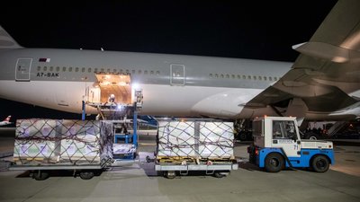Україна отримала від США першу партію вакцини Moderna