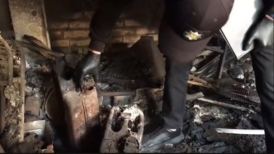 Поліція повторно обстежила гараж у Бучі, де раніше виявили рештки людей Поліція повторно обстежила гараж у Бучі, де раніше виявили рештки людей