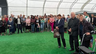 У день відкриття малозабезпеченим людям роздали продуктові набори У день відкриття малозабезпеченим людям роздали продуктові набори