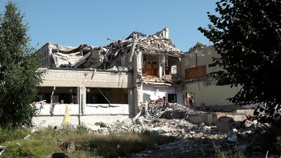"Ми відбудуємо наш ліцей і над ним майорітиме жовто-блакитний стяг, як символ незламності" – директор Іван Денисюк "Ми відбудуємо наш ліцей і над ним майорітиме жовто-блакитний стяг, як символ незламності" – директор Іван Денисюк