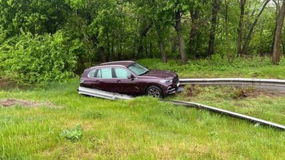 ДТП під Житомиром: водій BMW врізався у колесовідбійник і зніс частину огорожі ДТП під Житомиром: водій BMW врізався у колесовідбійник і зніс частину огорожі