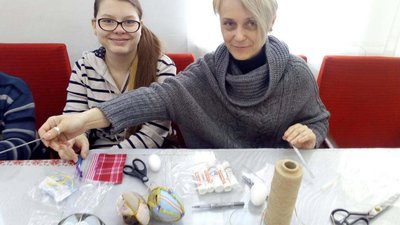 Японська новорічна кулька. Мисткиня з Миколаївщини робить ялинкові прикраси в техніці кінусайга Японська новорічна кулька. Мисткиня з Миколаївщини робить ялинкові прикраси в техніці кінусайга
