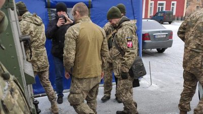 Окупанти передали українського захисника, який потрапив у полон