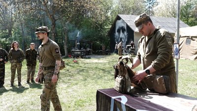 "Вовки Да Вінчі" проводять військовий вишкіл на Буковині "Вовки Да Вінчі" проводять військовий вишкіл на Буковині