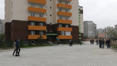 47 родин у Херсоні отримали ключі від нових квартир 47 родин у Херсоні отримали ключі від нових квартир