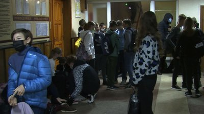 Ще дві школи у Луцьку відновили навчання. За якими правилами вчаться діти Ще дві школи у Луцьку відновили навчання. За якими правилами вчаться діти