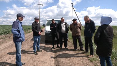 На Рівненщині група людей виступає проти будівництва сміттєсортувального заводу На Рівненщині група людей виступає проти будівництва сміттєсортувального заводу