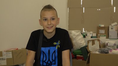 "Важаю, що військові дуже круті супергерої". Історії дітей, які допомагають армії