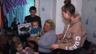 "Ми стояли з дітьми під автоматами, а батька водили по всьому хазяйству",— жителька Херсонщини про окупацію