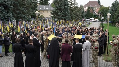В Ужгороді попрощалися із загиблими захисниками — Юрієм Бачкаєм та Олександром Дзуринцем В Ужгороді попрощалися із загиблими захисниками — Юрієм Бачкаєм та Олександром Дзуринцем
