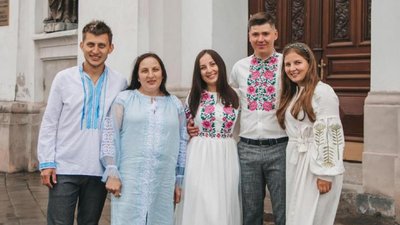 У громаді на Волині влаштували фотофлешмоб до Дня матері У громаді на Волині влаштували фотофлешмоб до Дня матері