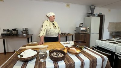 Волинські бобівники: господиня з Любешівщини поділилася рецептом приготування поліської страви Волинські бобівники: господиня з Любешівщини поділилася рецептом приготування поліської страви
