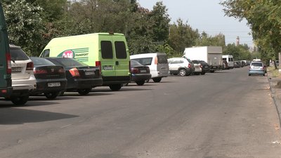 У центрі Рівного хочуть запровадити платні парковки У центрі Рівного хочуть запровадити платні парковки