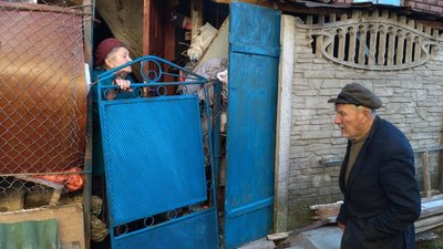 Кози, щурі та захаращене господарство в центрі Луцька: сусіди скаржаться на сім'ю пенсіонерів Кози, щурі та захаращене господарство в центрі Луцька: сусіди скаржаться на сім'ю пенсіонерів