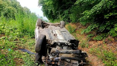 "З'їхав у к'ювет". На Вінниччині у ДТП травмувалась жінка та її дворічний син "З'їхав у к'ювет". На Вінниччині у ДТП травмувалась жінка та її дворічний син