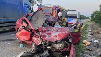 На Миколаївщині зіткнулися два легкові автомобілі. Троє людей загинули На Миколаївщині зіткнулися два легкові автомобілі. Троє людей загинули