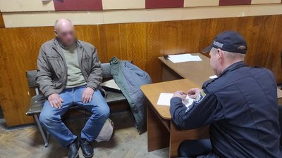 Розміновували ліс, щоб дістатися до місця злочину: на Ніжинщині розкрили подвійне вбивство Розміновували ліс, щоб дістатися до місця злочину: на Ніжинщині розкрили подвійне вбивство