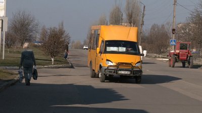 Жителі селища Нове, через спецрежим громадського транспорту, не можуть дістатися роботи