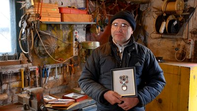 «Моє дитинство проходило у майстерні дідуся»: історія полтавського коваля Анатолія Фіктянова