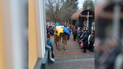 У Чернігові попрощалися з солдатом Миколою Мукомелою У Чернігові попрощалися з солдатом Миколою Мукомелою