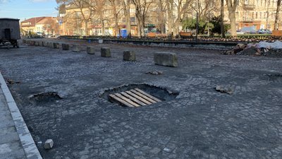 Всі комунікації на площі Петефі в Ужгороді підключать на початку 2022 року, — виконроб Всі комунікації на площі Петефі в Ужгороді підключать на початку 2022 року, — виконроб