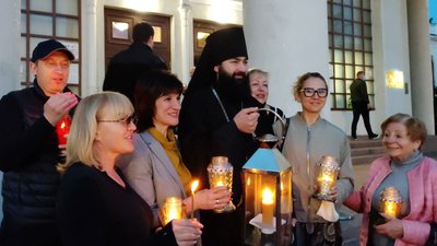 Від Добкіна й Терехова: в аеропорту Харкова двічі роздавали Благодатний вогонь Від Добкіна й Терехова: в аеропорту Харкова двічі роздавали Благодатний вогонь