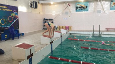 У свої 12 років — кандидатка в майстри спорту: вінничанка готується до чемпіонату України з плавання