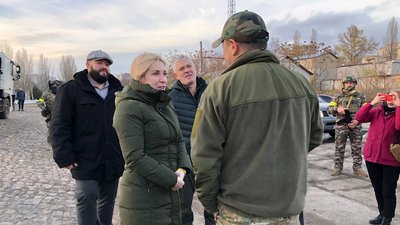 Обігрітися зимою. До Миколаєва прибула чергова партія паливної деревини Обігрітися зимою. До Миколаєва прибула чергова партія паливної деревини