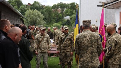 На Тернопільщині попрощалися з трьома бійцями На Тернопільщині попрощалися з трьома бійцями