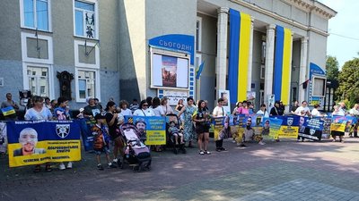 У Хмельницькому родичі військовополонених та зниклих безвісти вийшли на акцію